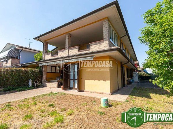 casa indipendente in vendita a Chieve