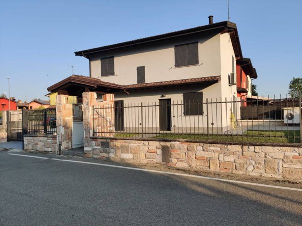 casa indipendente in vendita a Chieve
