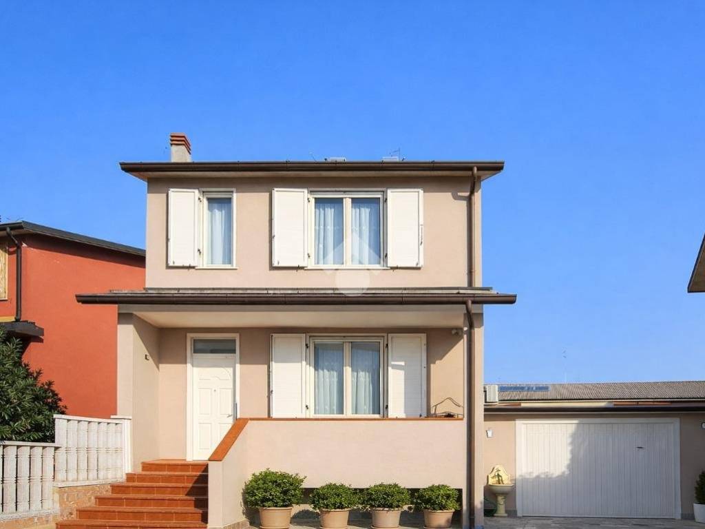 casa indipendente in vendita a Chieve