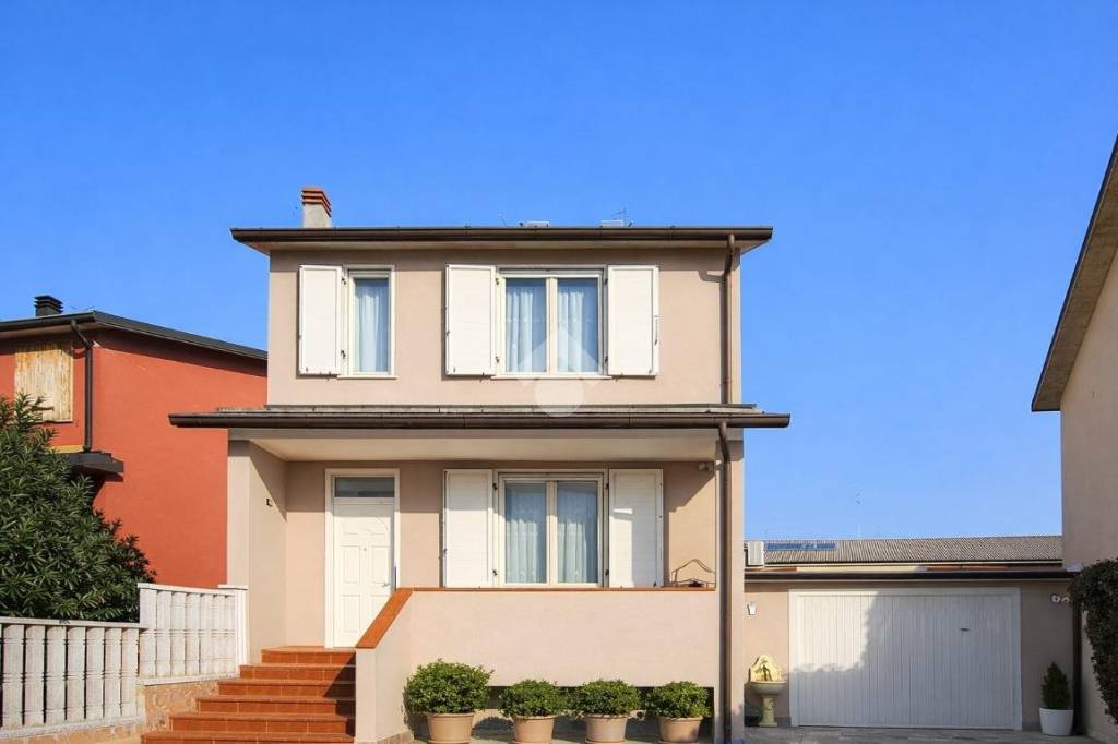 casa indipendente in vendita a Chieve