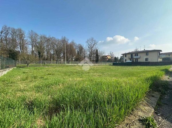 terreno edificabile in vendita a Chieve