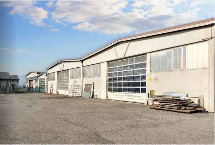 locale commerciale in vendita a Cicognolo