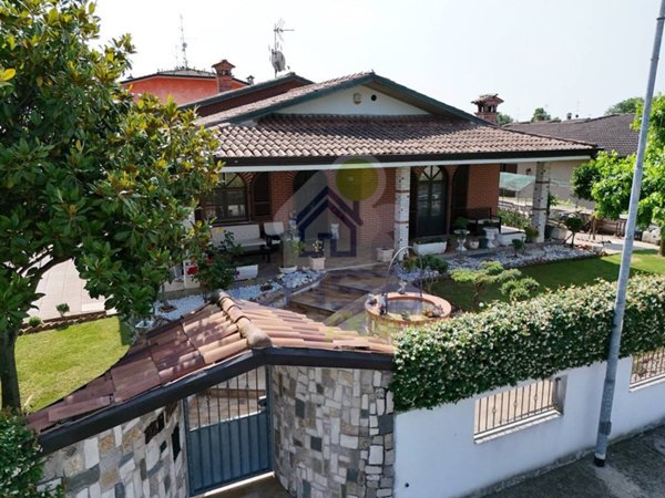 casa indipendente in vendita a Corte de' Cortesi con Cignone