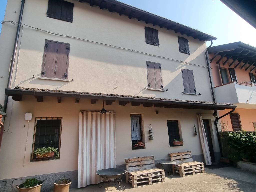 casa indipendente in vendita a Corte de' Cortesi con Cignone