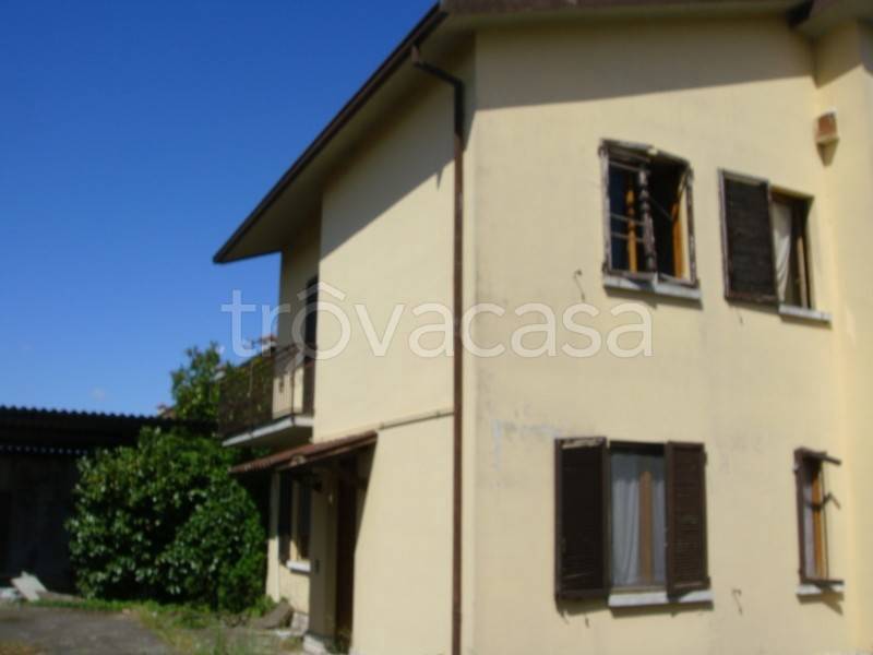 locale commerciale in vendita a Corte de' Frati