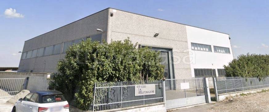 locale commerciale in vendita a Credera Rubbiano