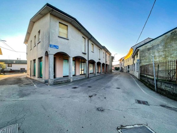 negozio in vendita a Credera Rubbiano in zona Rubbiano