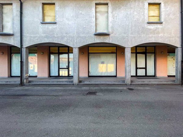 negozio in vendita a Credera Rubbiano in zona Rubbiano