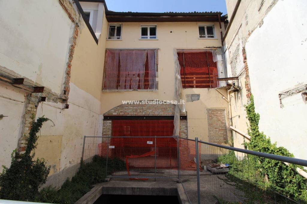 casa indipendente in vendita a Crema
