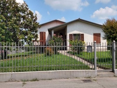 casa indipendente in vendita a Crema