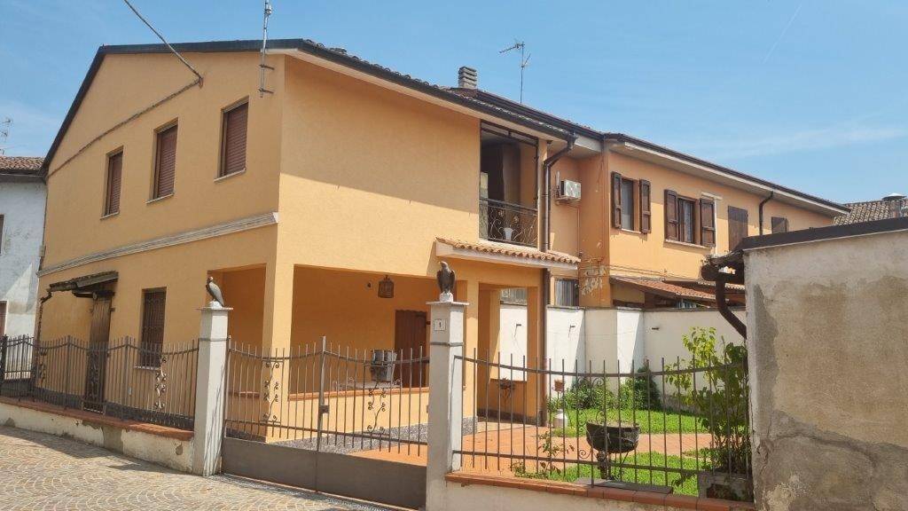 casa indipendente in vendita a Crema