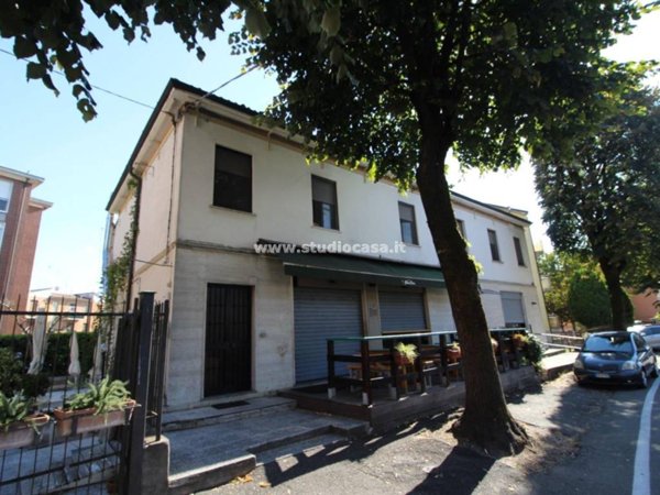 intera palazzina in vendita a Crema