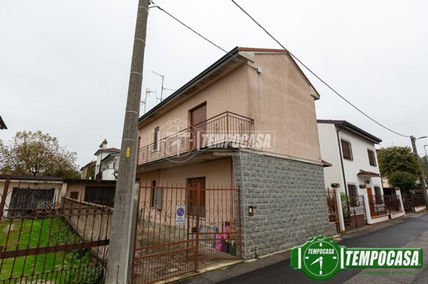 casa indipendente in vendita a Crema