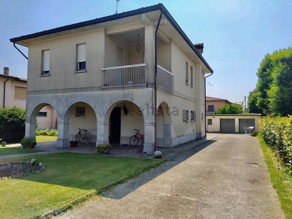 casa indipendente in vendita a Crema
