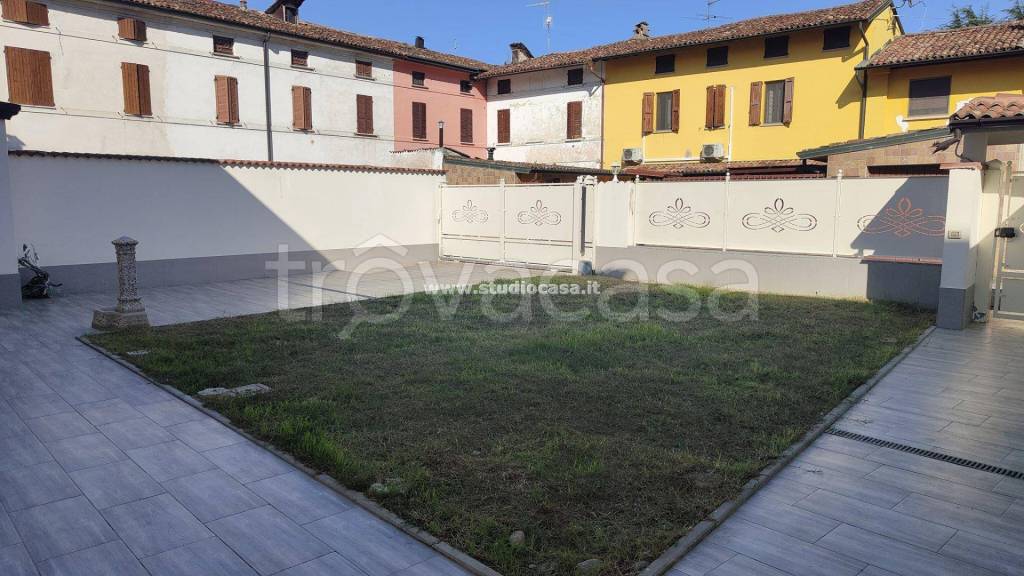 casa indipendente in vendita a Crema
