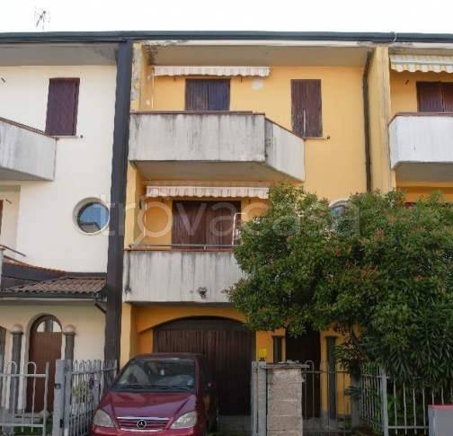 casa indipendente in vendita a Crema