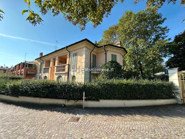 casa indipendente in vendita a Crema