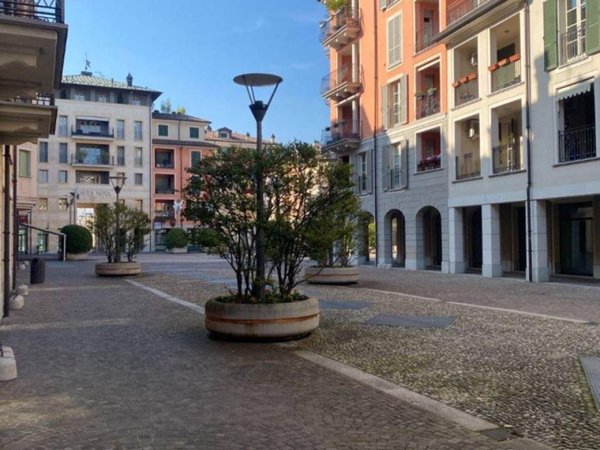 locale commerciale in vendita a Crema
