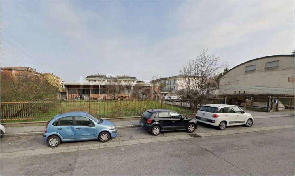locale commerciale in vendita a Crema