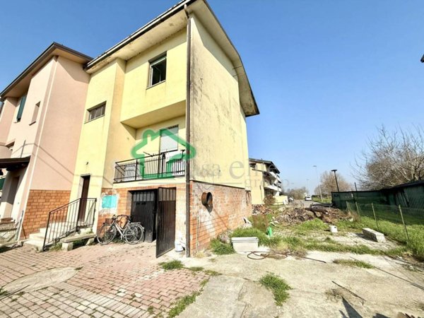 casa indipendente in vendita a Crema