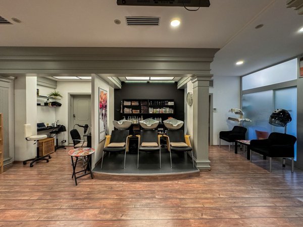 locale commerciale in vendita a Crema