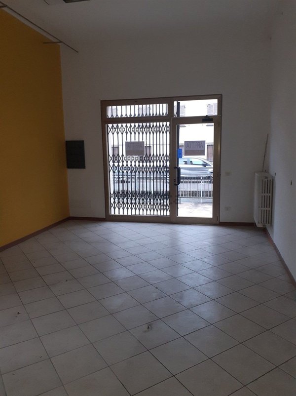 negozio in vendita a Crema