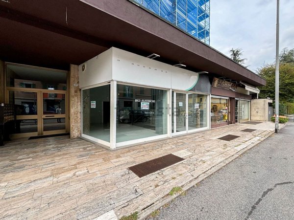 locale commerciale in vendita a Crema