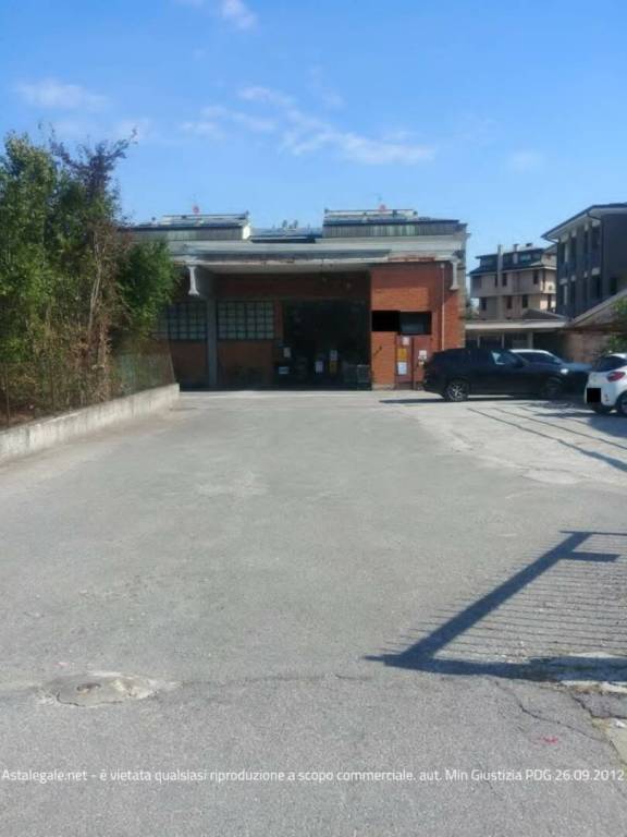 locale commerciale in vendita a Crema