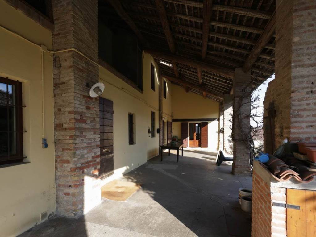 locale di sgombero in vendita a Crema