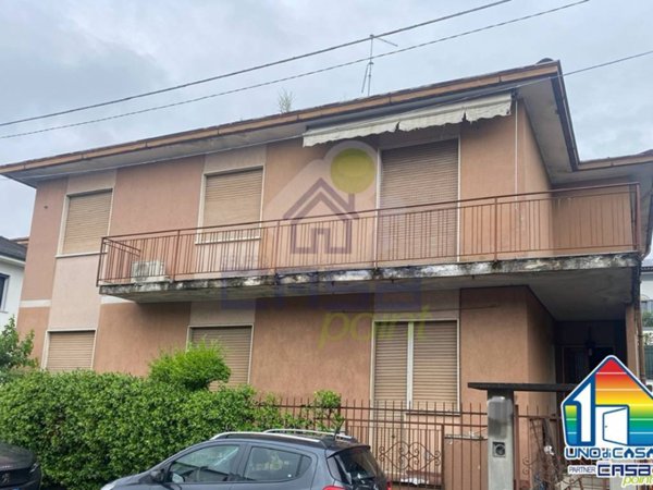 casa indipendente in vendita a Crema