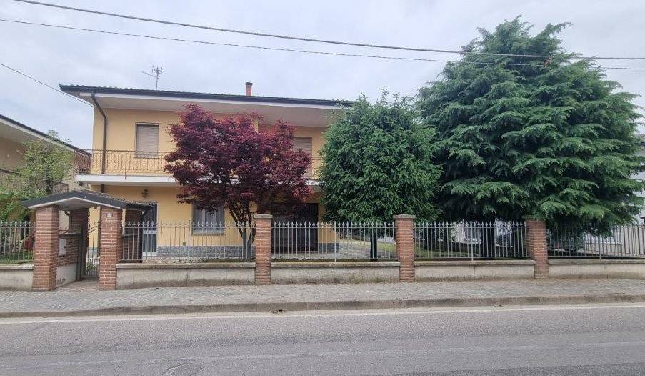 casa indipendente in vendita a Crema