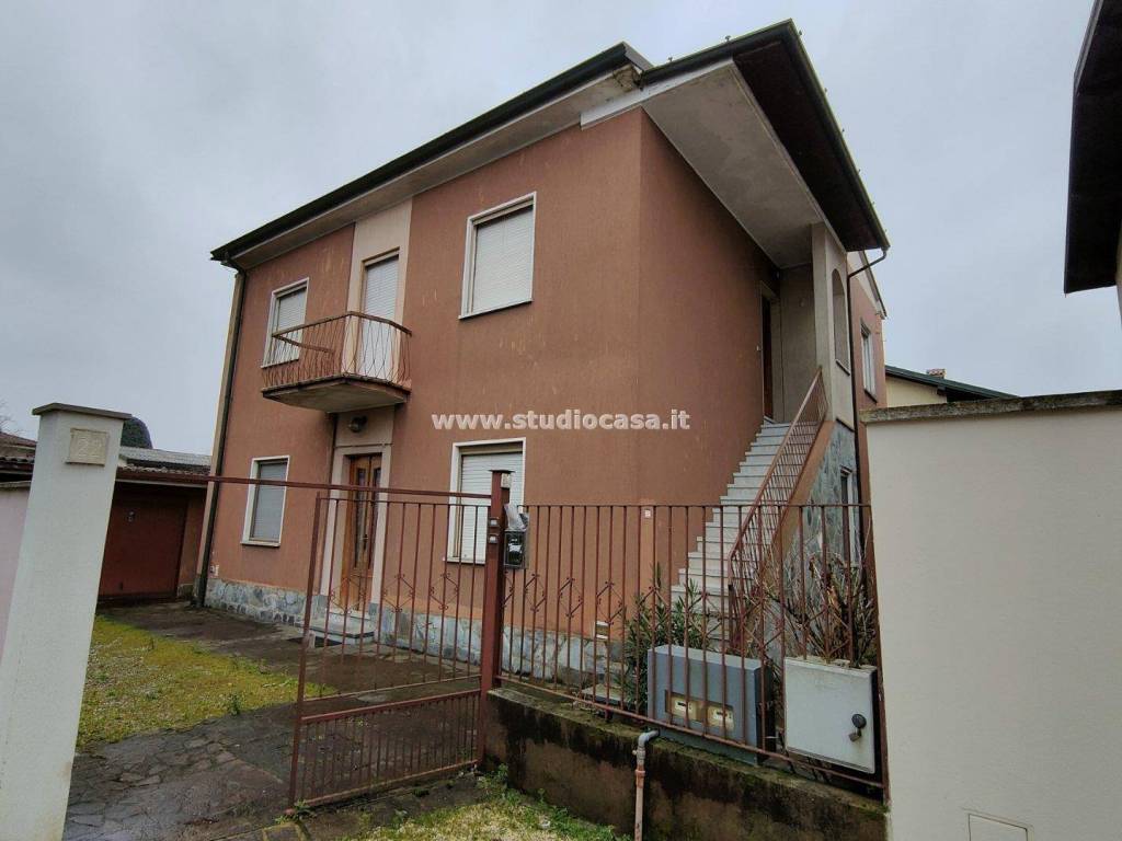 casa indipendente in vendita a Crema in zona San Bernardino