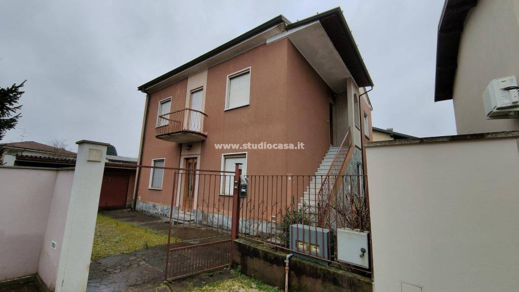 casa indipendente in vendita a Crema in zona San Bernardino