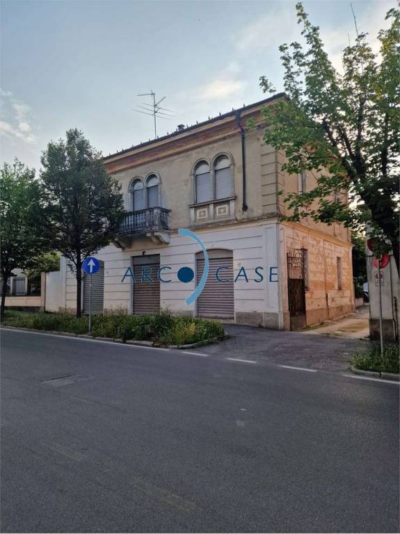 casa indipendente in vendita a Crema