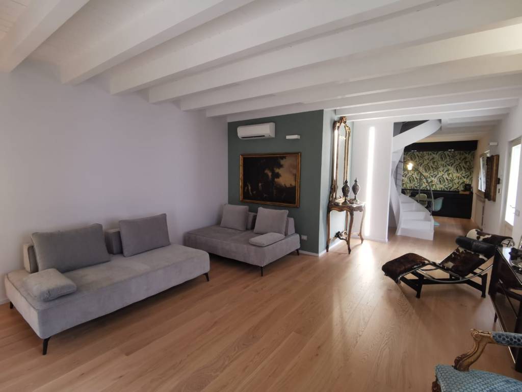 casa indipendente in vendita a Crema