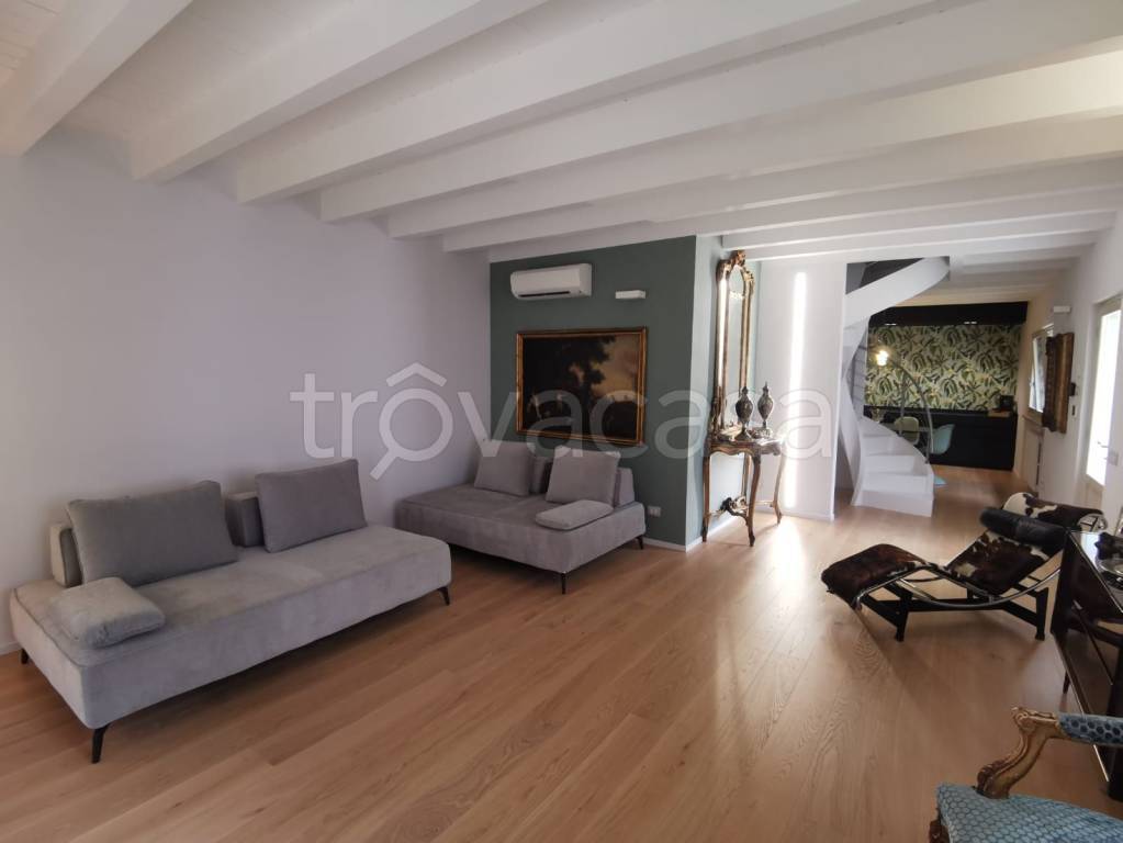 casa indipendente in vendita a Crema