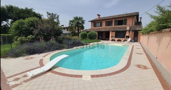 casa indipendente in vendita a Crema