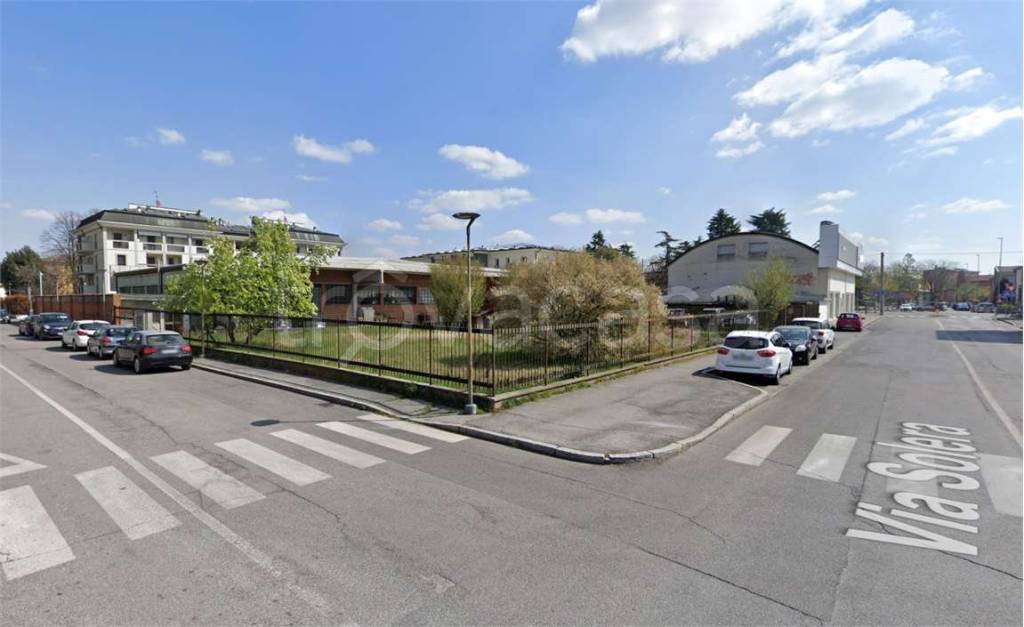 locale commerciale in vendita a Crema