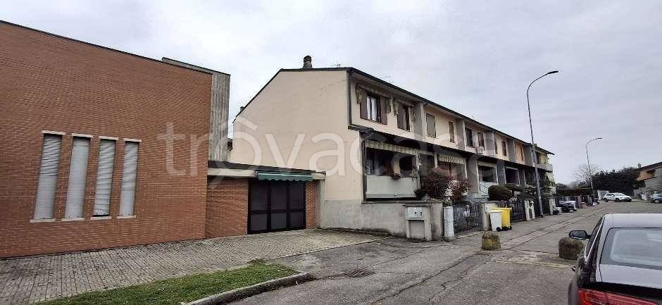 casa indipendente in vendita a Crema in zona San Bernardino