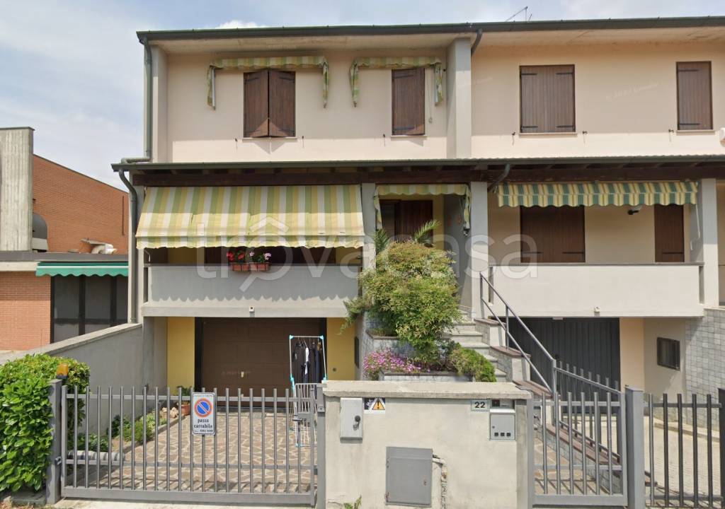casa indipendente in vendita a Crema in zona San Bernardino