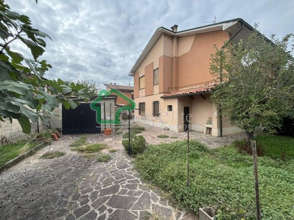 casa indipendente in vendita a Crema in zona San Bernardino