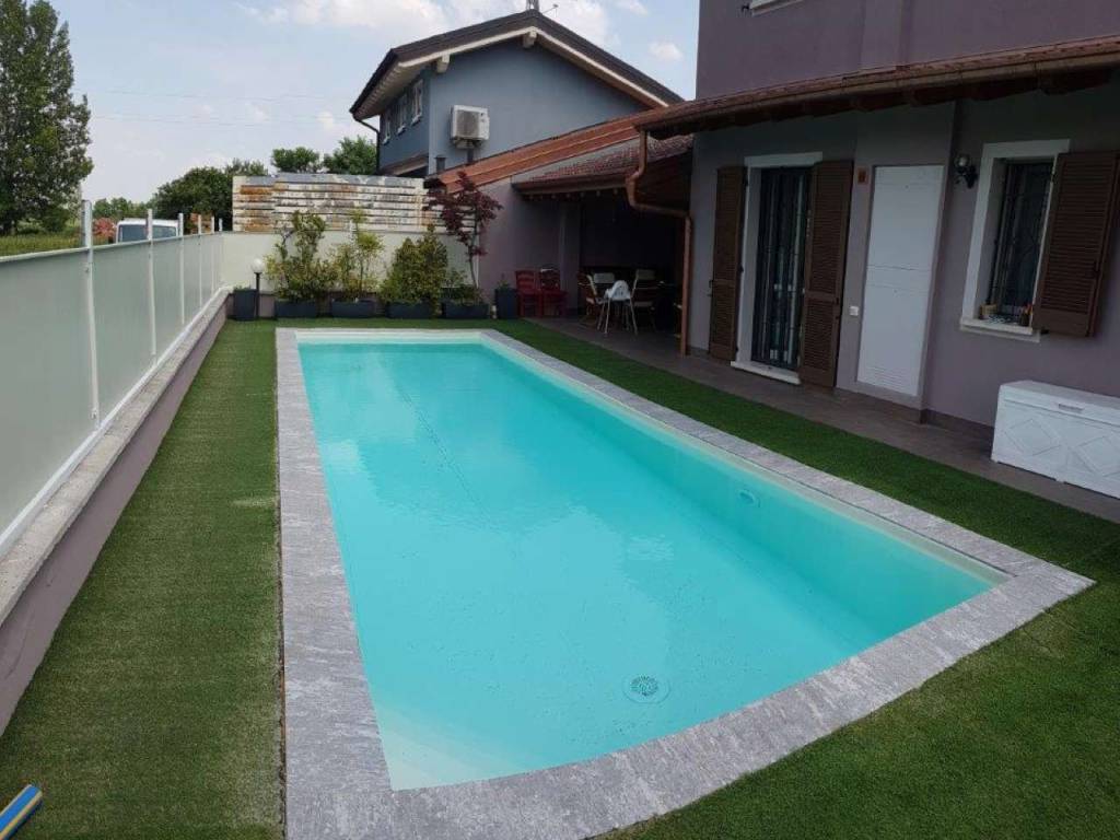 casa indipendente in vendita a Crema