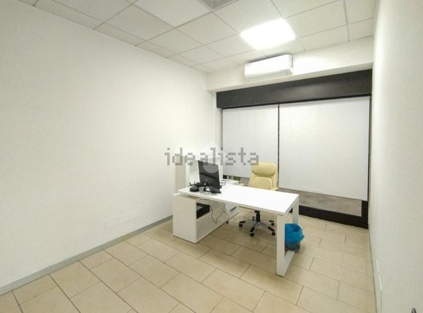 locale commerciale in vendita a Crema