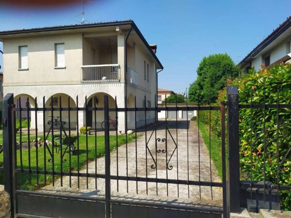 casa indipendente in vendita a Crema