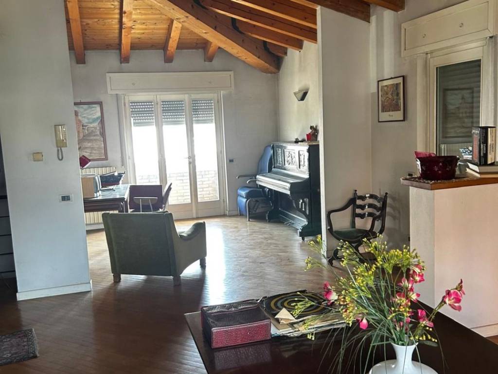 casa indipendente in vendita a Crema