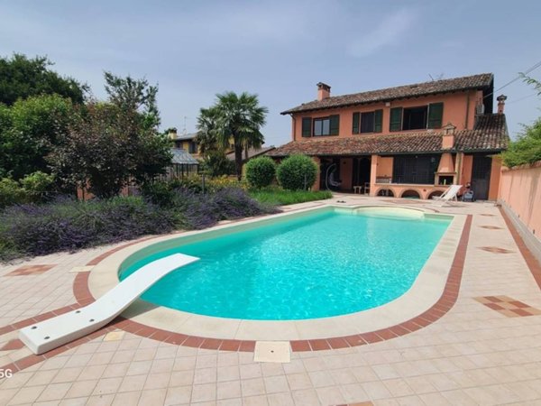 casa indipendente in vendita a Crema