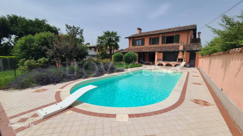 casa indipendente in vendita a Crema
