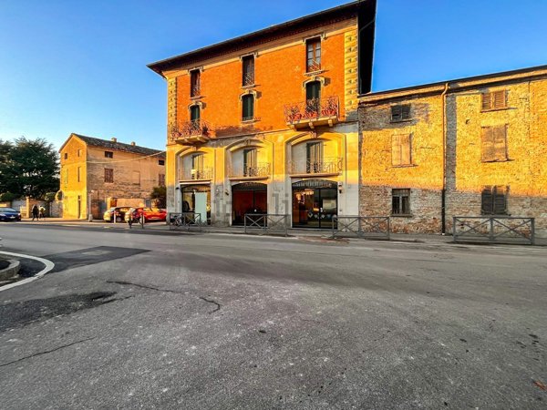 locale commerciale in vendita a Crema