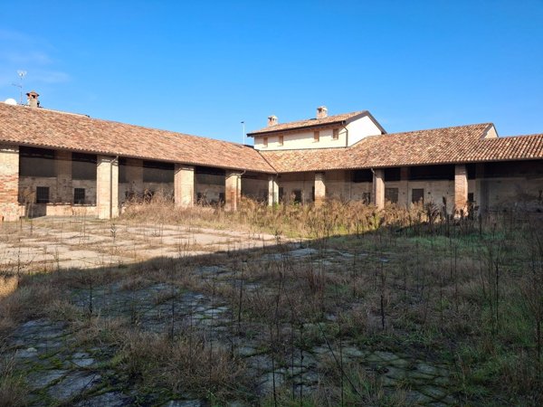 locale di sgombero in vendita a Crema