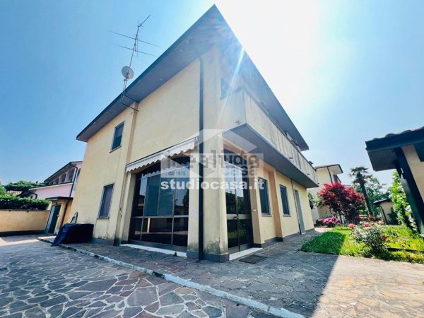 casa indipendente in vendita a Crema